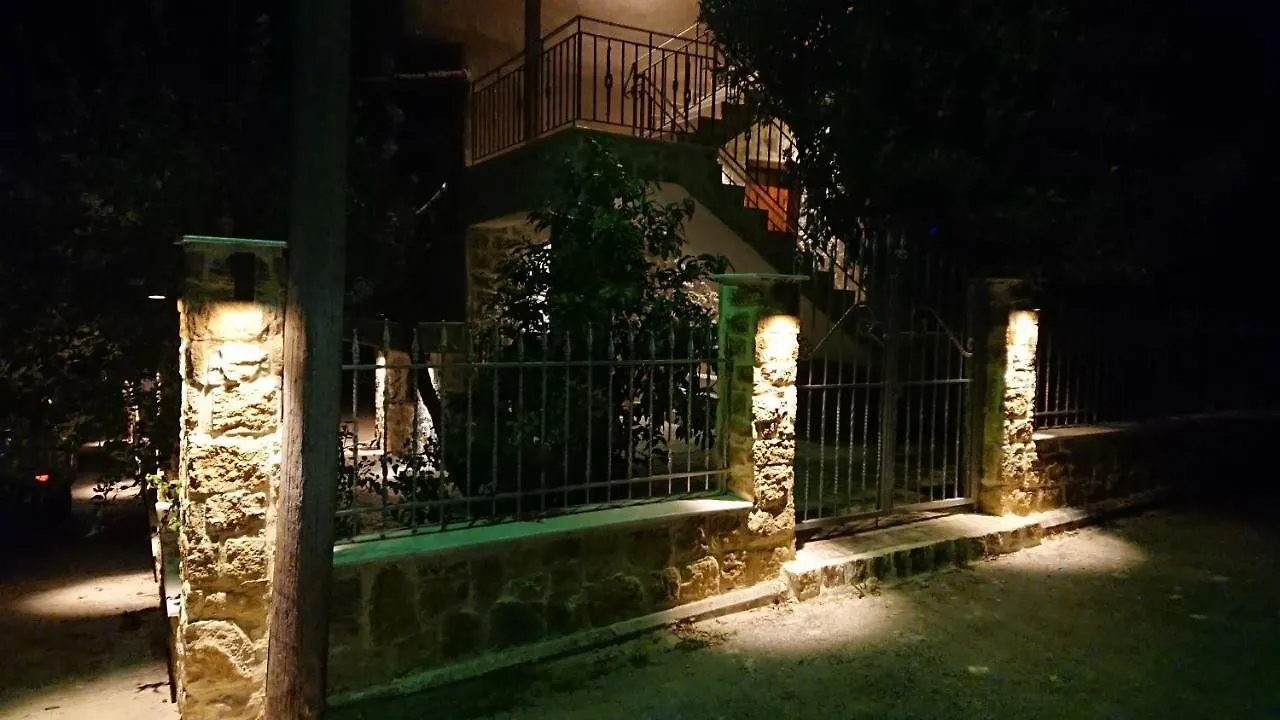 ネア・ポティダイアStone House With Seaviewアパートメント ギリシャ